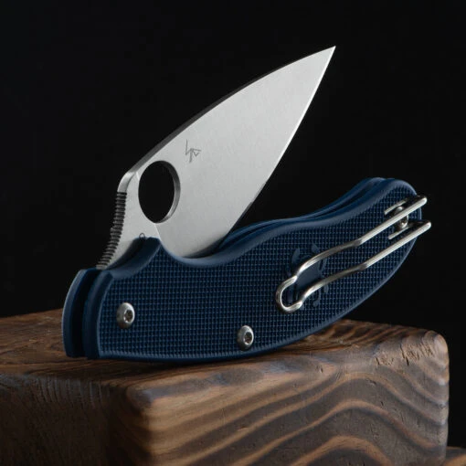 Spyderco UK Penknife Lightweight Dark Blue CPM SPY27 -Outdoor Survival Store SC94PCBLdet3 05904.1694442613