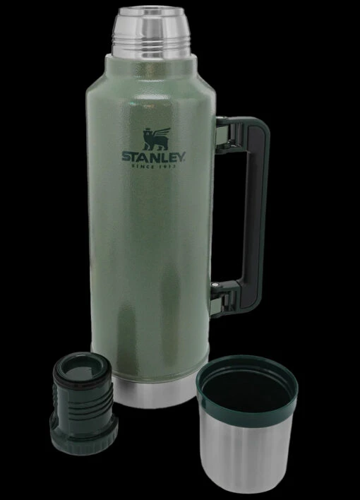 STANLEY CLASSIC LEGENDARY BOTTLE 1.9L -Outdoor Survival Store Stanley Leg.Classic 1.9L GREEN.2 82915.1692363829