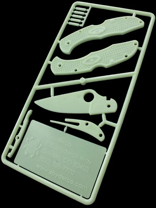 Spyderco Glow In The Dark Knife Kit -Outdoor Survival Store scplkit1 90859.1587728599